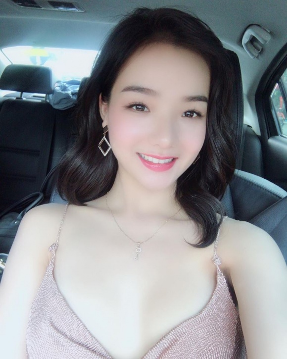 Ngắm thân hình bốc lửa của người đẹp được Phan Hải tán tỉnh trong Người phán xử tiền truyện Ngắm thân hình bốc lửa của người đẹp được Phan Hải tán tỉnh trong Người phán xử tiền truyện