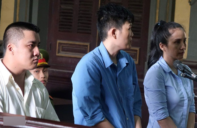 Giảm án cho 3 bị cáo được cán bộ hải quan tiếp tay buôn lậu