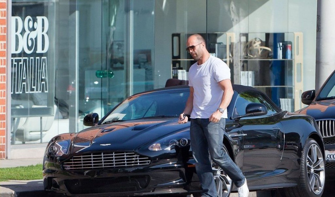 Siêu sao Jason Statham: Gã bán hàng rong mánh khóe và kẻ giàu sang nghiện đi dép lê Siêu sao Jason Statham: Gã bán hàng rong mánh khóe và kẻ giàu sang nghiện đi dép lê