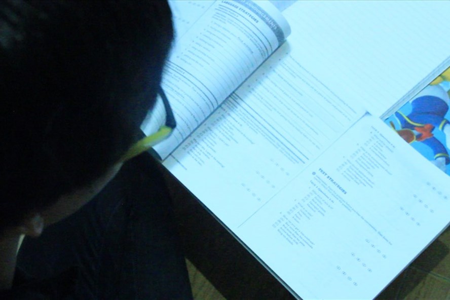 Khủng hoảng trượt đại học: Một năm trời, chỉ gặp bố mẹ vào lúc ăn cơm