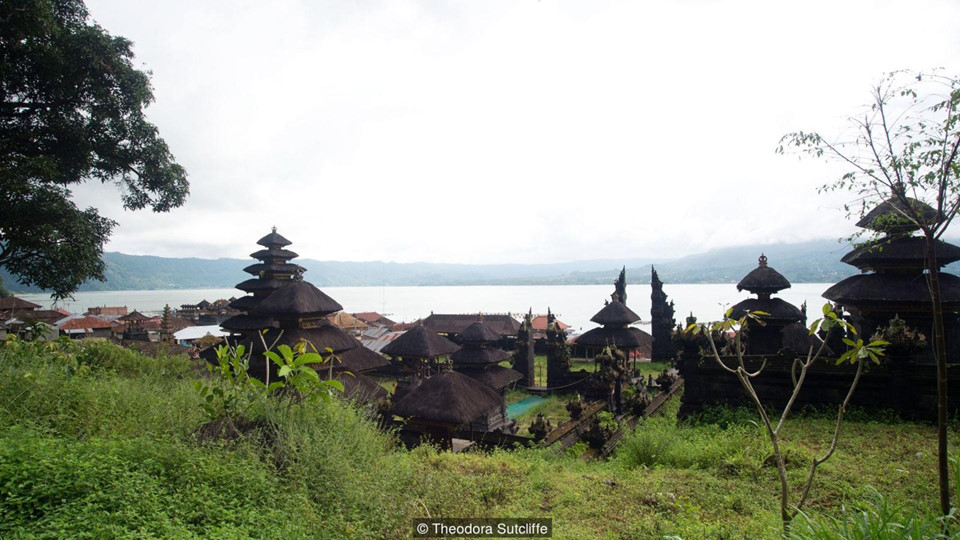 Tục phơi thây người chết trong lồng tre trên đảo Bali