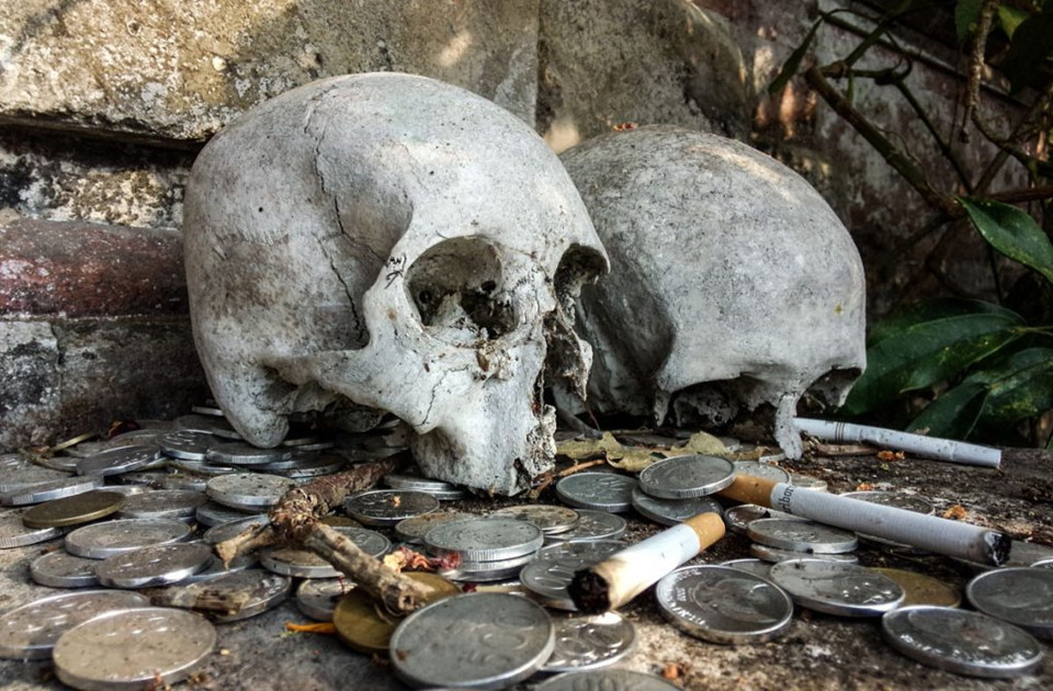 Tục phơi thây người chết trong lồng tre trên đảo Bali