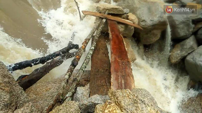 Những người thầy ngã sóng soài trên cung đường vượt núi gian nan, chuẩn bị cho ngày khai giảng ở Tri Lễ 4