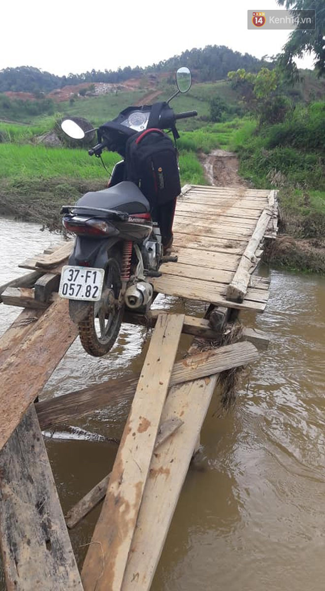 Những người thầy ngã sóng soài trên cung đường vượt núi gian nan, chuẩn bị cho ngày khai giảng ở Tri Lễ 4