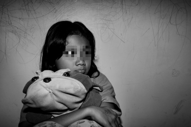 Chú đó thích con lắm, câu nói ngây thơ của con gái tiết lộ sự thật động trời về gã khách trọ khiến người mẹ đau xé ruột gan