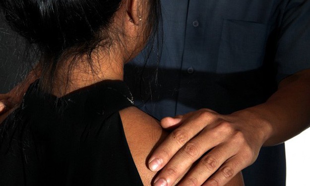 Chú đó thích con lắm, câu nói ngây thơ của con gái tiết lộ sự thật động trời về gã khách trọ khiến người mẹ đau xé ruột gan