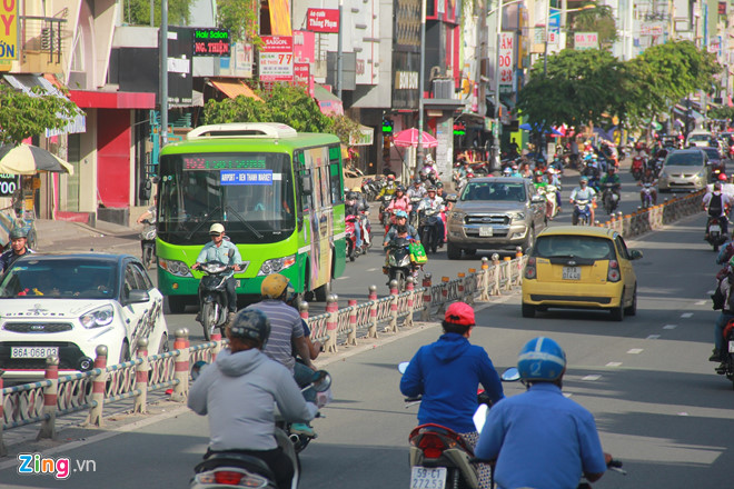 Tạm ngừng 2 tuyến xe buýt không hiệu quả ở Sài Gòn