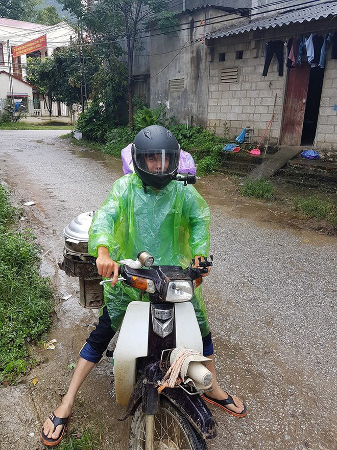 Chàng trai bán bánh bao dạo bỗng dưng gây sốt với những chia sẻ đặc biệt