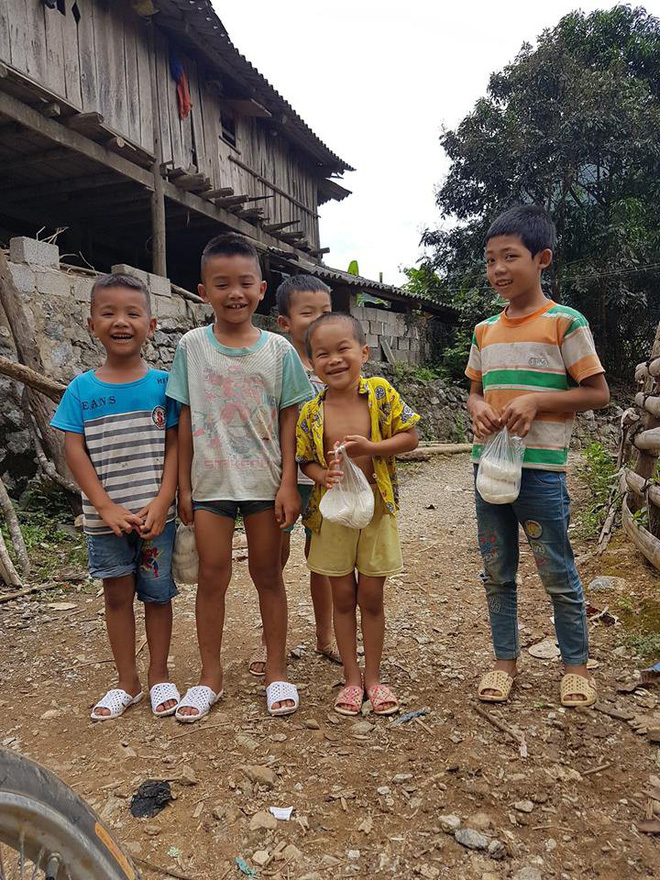 Chàng trai bán bánh bao dạo bỗng dưng gây sốt với những chia sẻ đặc biệt