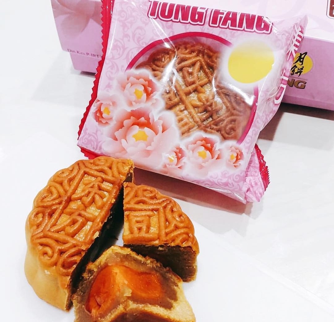 Mua 1 cái bánh trung thu mời cả nhà người yêu cùng ăn, đến khi không được chừa phần, cô nàng này đăng đàn kể tội