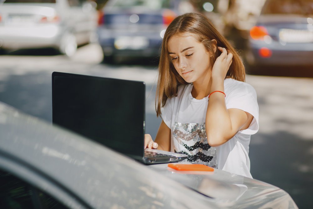 Ai hay dùng máy tính cần né ngay 5 thói quen sau kẻo gây hại sức khỏe