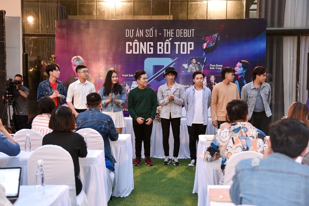 The Debut tập 10: Đức Phúc, Hoàng Thùy Linh tranh cãi gay gắt trên ghế nóng The Debut tập 10: Đức Phúc, Hoàng Thùy Linh tranh cãi gay gắt trên ghế nóng