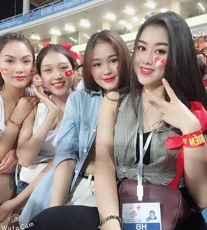 Hot girl bị nghi làm màu khi cổ vũ U23 Việt Nam: Chả ngắm chết mê chết mệt, mà còn chỉ trích!