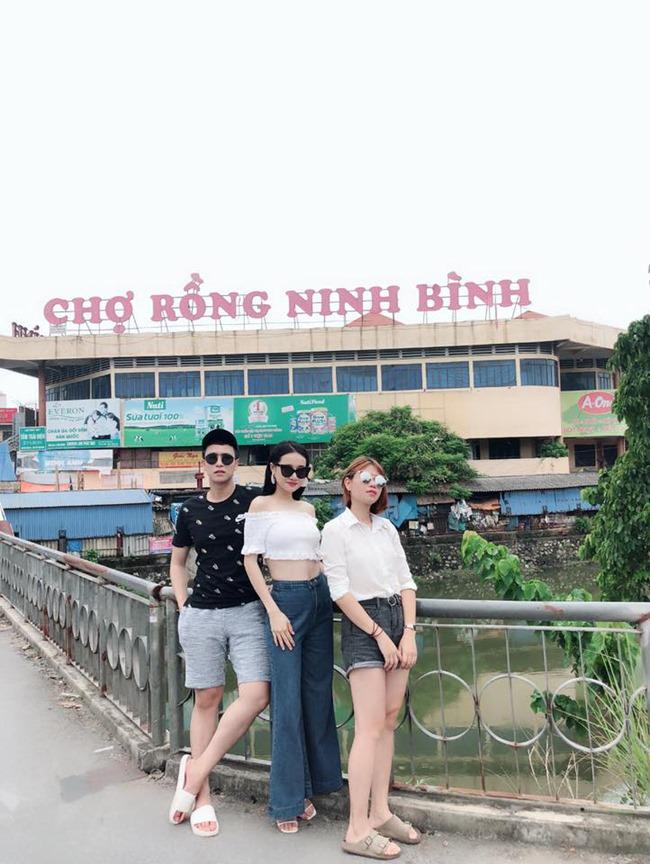 Giữa tin đồn cưới chạy bầu, Nhã Phương vui vẻ đi quay phim, khéo léo khoe vòng eo con kiến Giữa tin đồn cưới chạy bầu, Nhã Phương vui vẻ đi quay phim, khéo léo khoe vòng eo con kiến