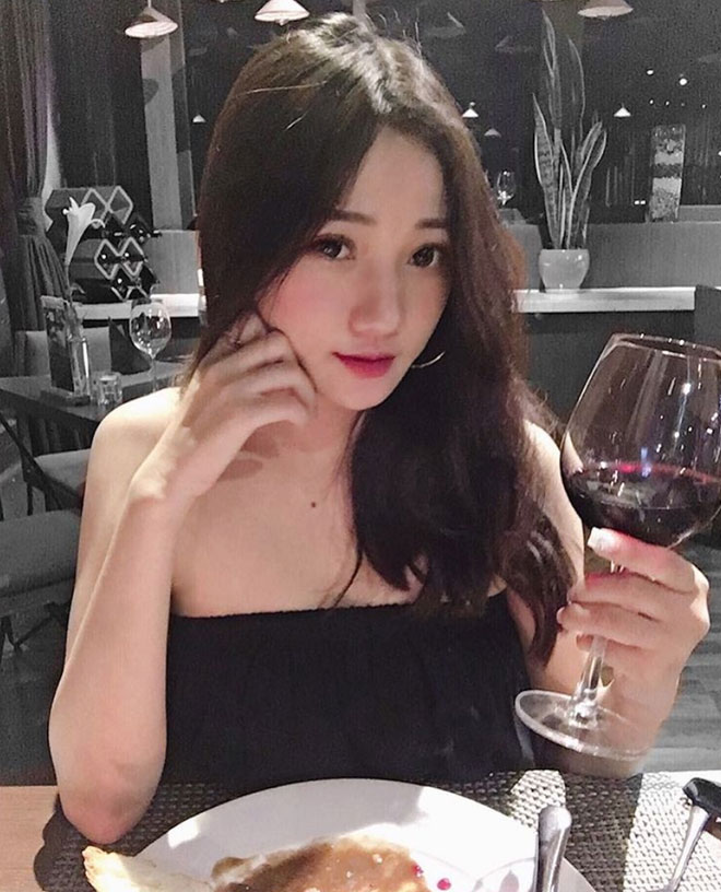 3 năm không bước chân ra nắng, cô gái đã biến thành người khác làm dân mạng hoang mang 3 năm không bước chân ra nắng, cô gái đã biến thành người khác làm dân mạng hoang mang