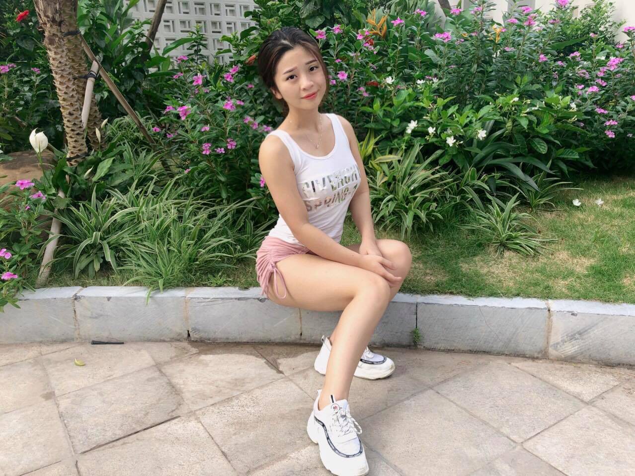 9X xinh đẹp khoe bắp tay cuồn cuộn nhưng thân hình đồng hồ cát mới là điều khiến dân tình chú ý 9X xinh đẹp khoe bắp tay cuồn cuộn nhưng thân hình đồng hồ cát mới là điều khiến dân tình chú ý