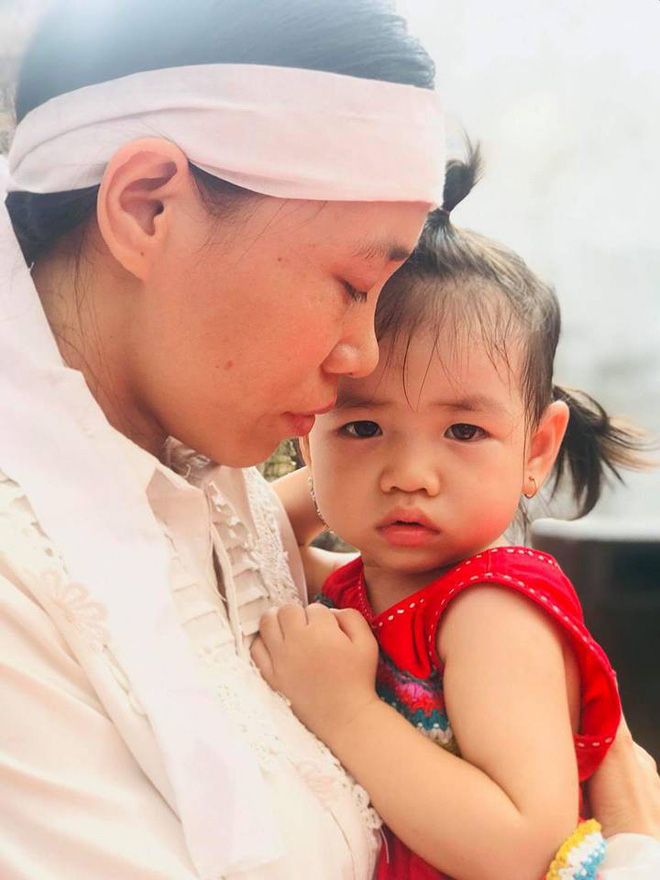 Lễ truy điệu người lính tàu ngầm Kilo Việt Nam đầu tiên hy sinh: Nước mắt vợ trẻ, con thơ Lễ truy điệu người lính tàu ngầm Kilo Việt Nam đầu tiên hy sinh: Nước mắt vợ trẻ, con thơ