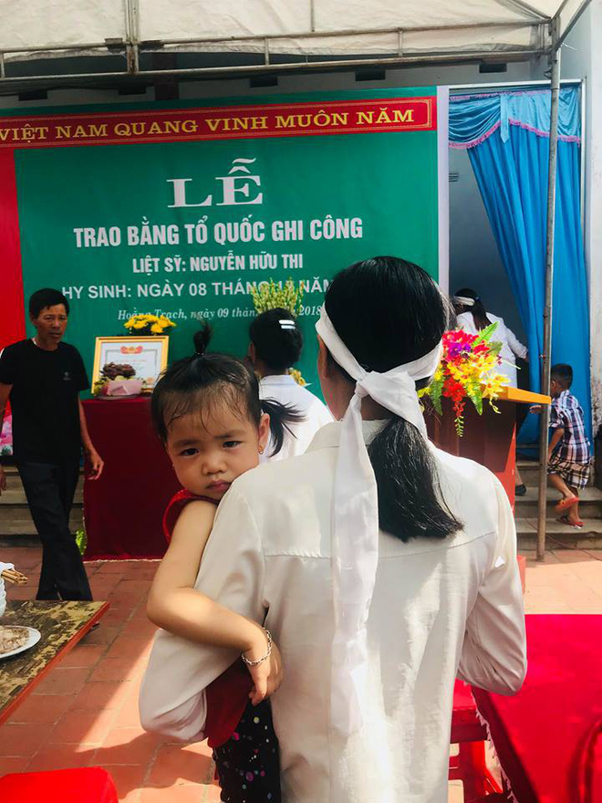 Lễ truy điệu người lính tàu ngầm Kilo Việt Nam đầu tiên hy sinh: Nước mắt vợ trẻ, con thơ
