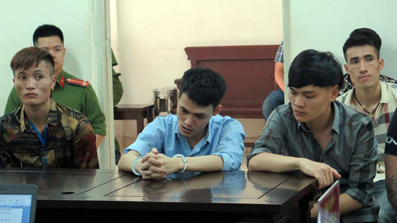 Hà Nội: Ngáo ngơ hầu tòa sau khi gây vụ nổ súng kinh hoàng