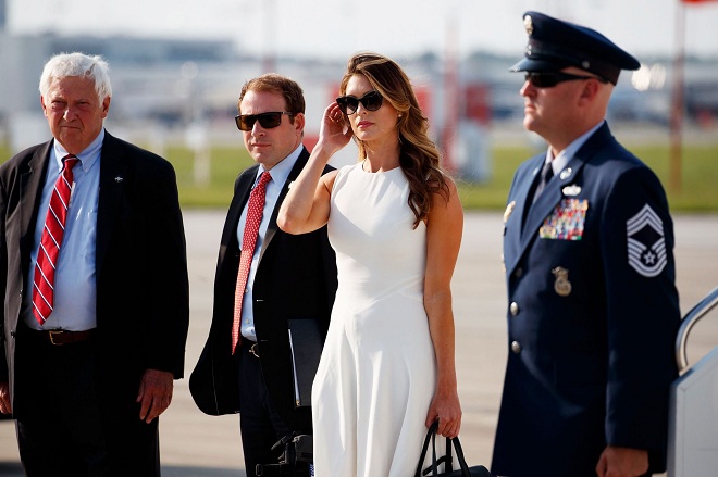 Cựu giám đốc truyền thông xinh đẹp của Trump sắp tái xuất?