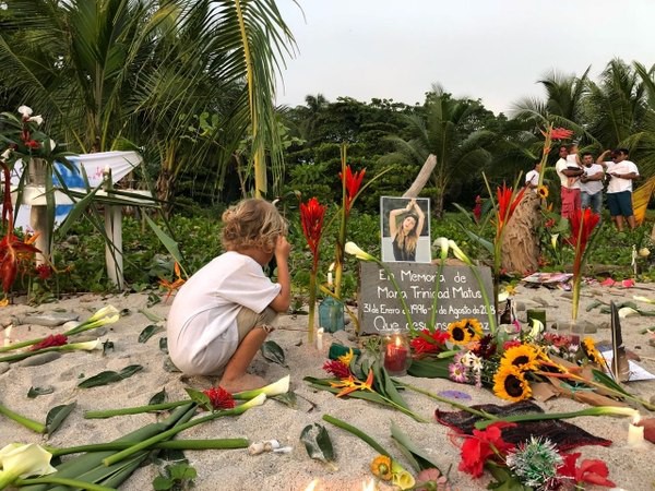 Thông tin hiếm hoi về nữ ca sĩ bị cưỡng hiếp, giết hại trên bờ biển