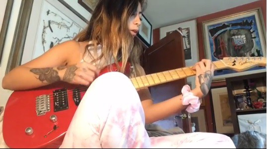 Thông tin hiếm hoi về nữ ca sĩ bị cưỡng hiếp, giết hại trên bờ biển