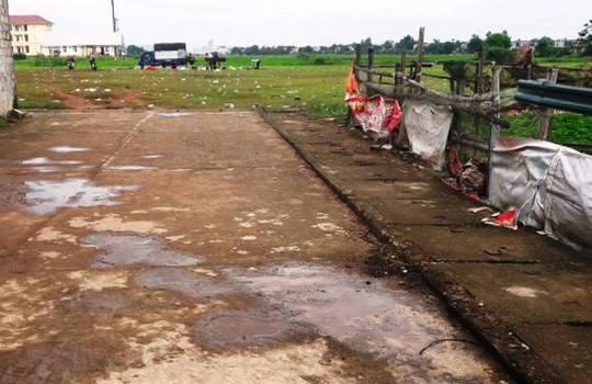 10X dùng dao đâm chết người ở hội trại hè