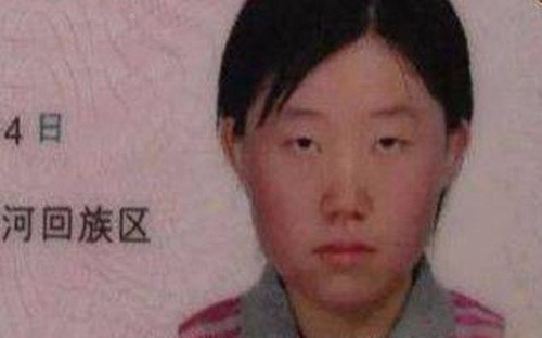 Quá xinh đẹp và ảo, cô gái không được cả điều đơn giản này