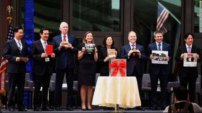 Lãnh đạo Đài Loan lên đường thăm Mỹ, thách thức Trung Quốc