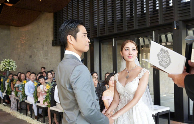 Trịnh Gia Dĩnh khóc trong ngày cưới Hoa hậu Hong Kong