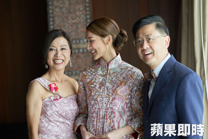 Trịnh Gia Dĩnh khóc trong ngày cưới Hoa hậu Hong Kong