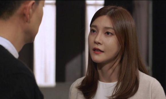 Bắt quả tang chồng ngoại tình, con dâu bị ép ly hôn vì đánh ghen xấu mặt gia đình