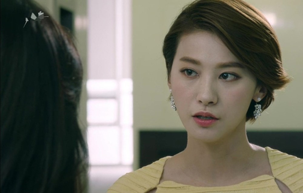 Cô bồ trơ trẽn đòi tôi trả tự do cho chồng, tôi chỉ nhếch mép cười và nói câu này khiến cô ta tắt điện