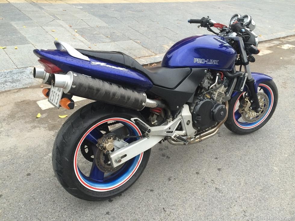 Chồng 30 tuổi không chịu tu chí làm ăn, bắt vợ lao động ở nước ngoài gửi tiền mua xe đẹp khiến chị em nổi nóng