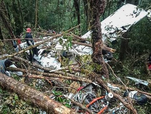 Rơi máy bay ở Indonesia, duy nhất cậu bé 12 tuổi sống sót