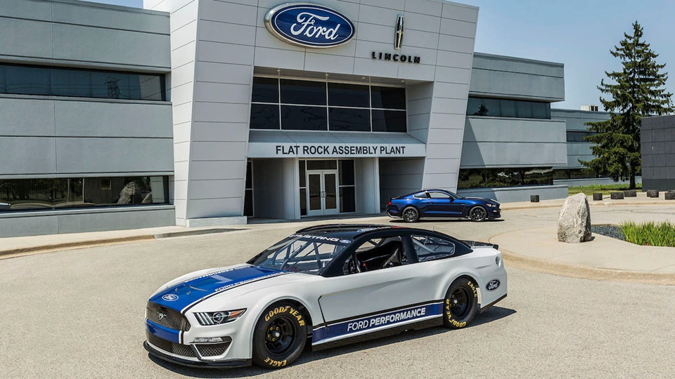 Chiêm ngưỡng mẫu xe đua Ford Mustang NASCAR