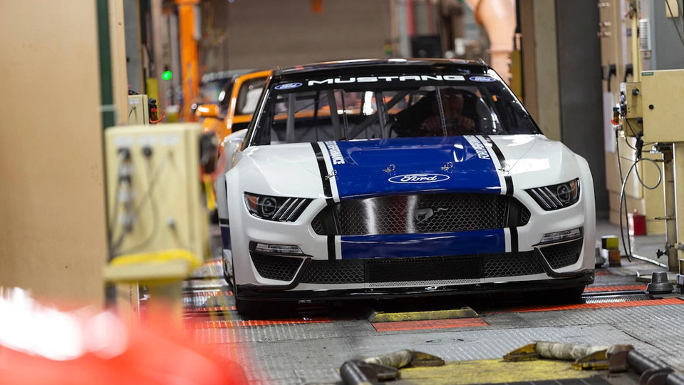 Chiêm ngưỡng mẫu xe đua Ford Mustang NASCAR