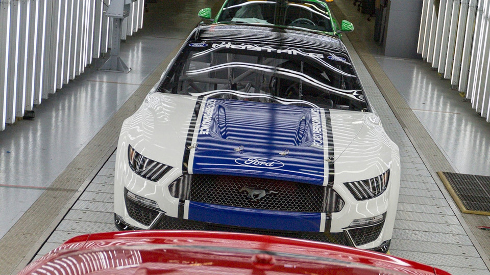 Chiêm ngưỡng mẫu xe đua Ford Mustang NASCAR