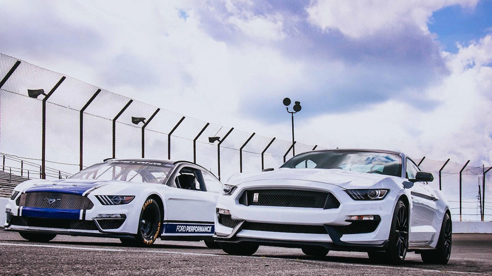 Chiêm ngưỡng mẫu xe đua Ford Mustang NASCAR