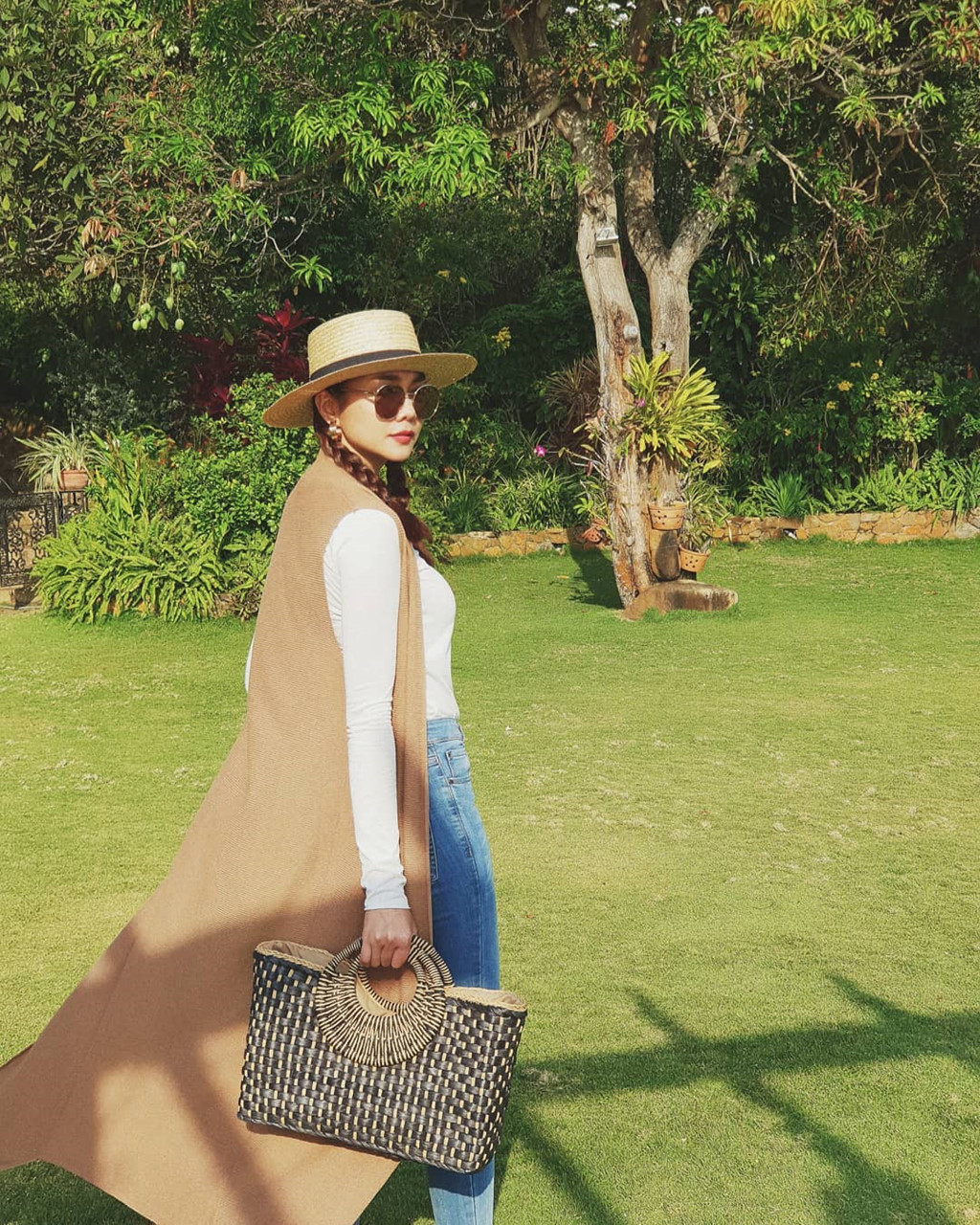 Thanh Hằng nghiện dùng mũ cối nhất showbiz Việt