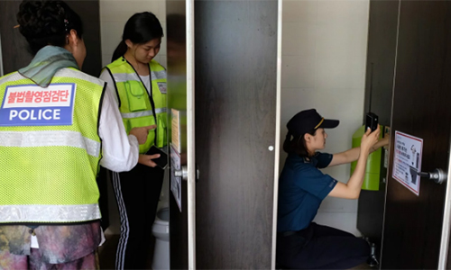 Cô gái Hàn Quốc lĩnh án tù vì chụp lén nam người mẫu khỏa thân