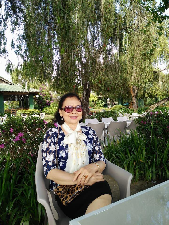 Người ta tắm bồn gỗ thông sang chảnh, mẹ nhà tôi thích ngụp lặn trong xô để tẩy uế tháng cô hồn thế này đây Người ta tắm bồn gỗ thông sang chảnh, mẹ nhà tôi thích ngụp lặn trong xô để tẩy uế tháng cô hồn thế này đây