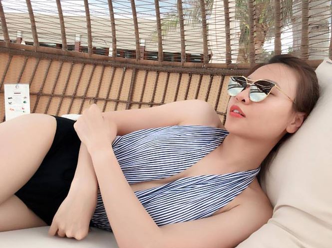 Bạn gái Cường đô la lại tung ảnh áo tắm khoe dáng nuột nà