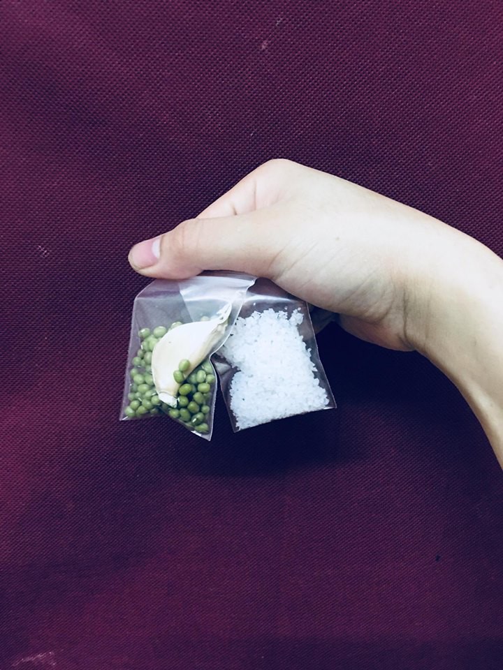 Chết cười với bộ móng tay đón tháng cô hồn nghìn người có một của cô nàng mê tín nhất Vịnh Bắc Bộ