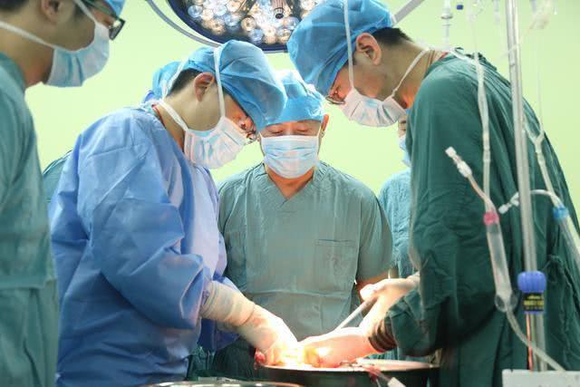 Người đàn ông 32 tuổi tử vong do thói quen ăn uống mà rất nhiều người đang mắc phải