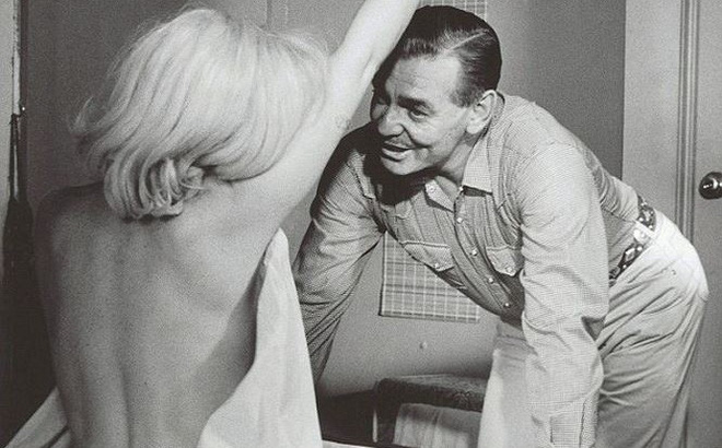 Qua đời gần 60 năm, cảnh nóng đầu tiên của bom sex Marilyn Monroe mới được hé lộ