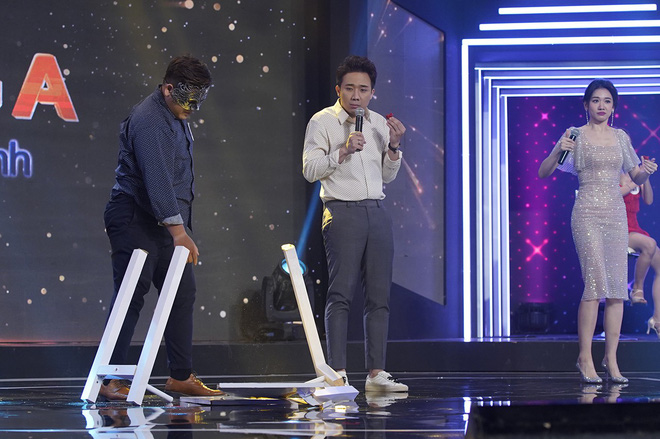 Giọng ca bí ẩn tập 2: Bị Trấn Thành chê vụng về mà cũng đi thi, giọng ca Gạo Nếp Gạo Tẻ tức giận đập tan bàn gỗ