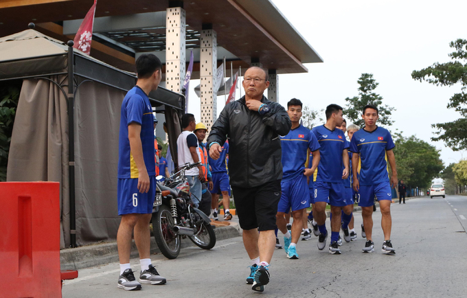 Buổi tập trong công viên của Olympic Việt Nam