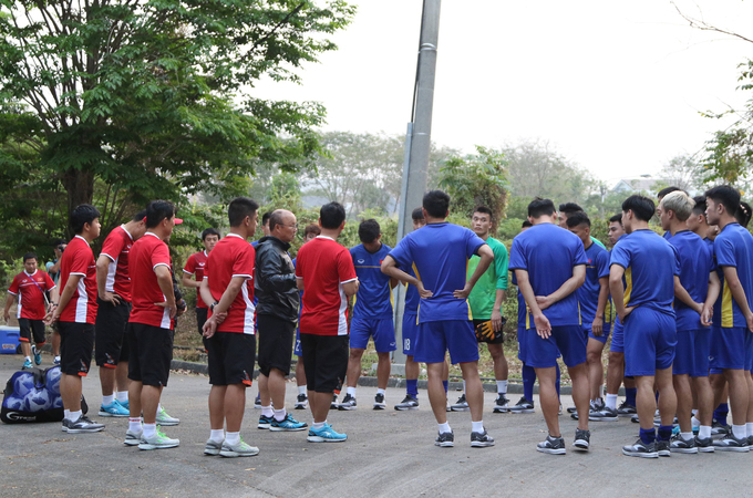 Buổi tập trong công viên của Olympic Việt Nam