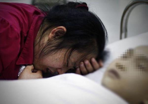 Bé gái tử vong vì ong đốt, bác sĩ viết nhật ký trực cảnh báo sai lầm của gia đình Bé gái tử vong vì ong đốt, bác sĩ viết nhật ký trực cảnh báo sai lầm của gia đình